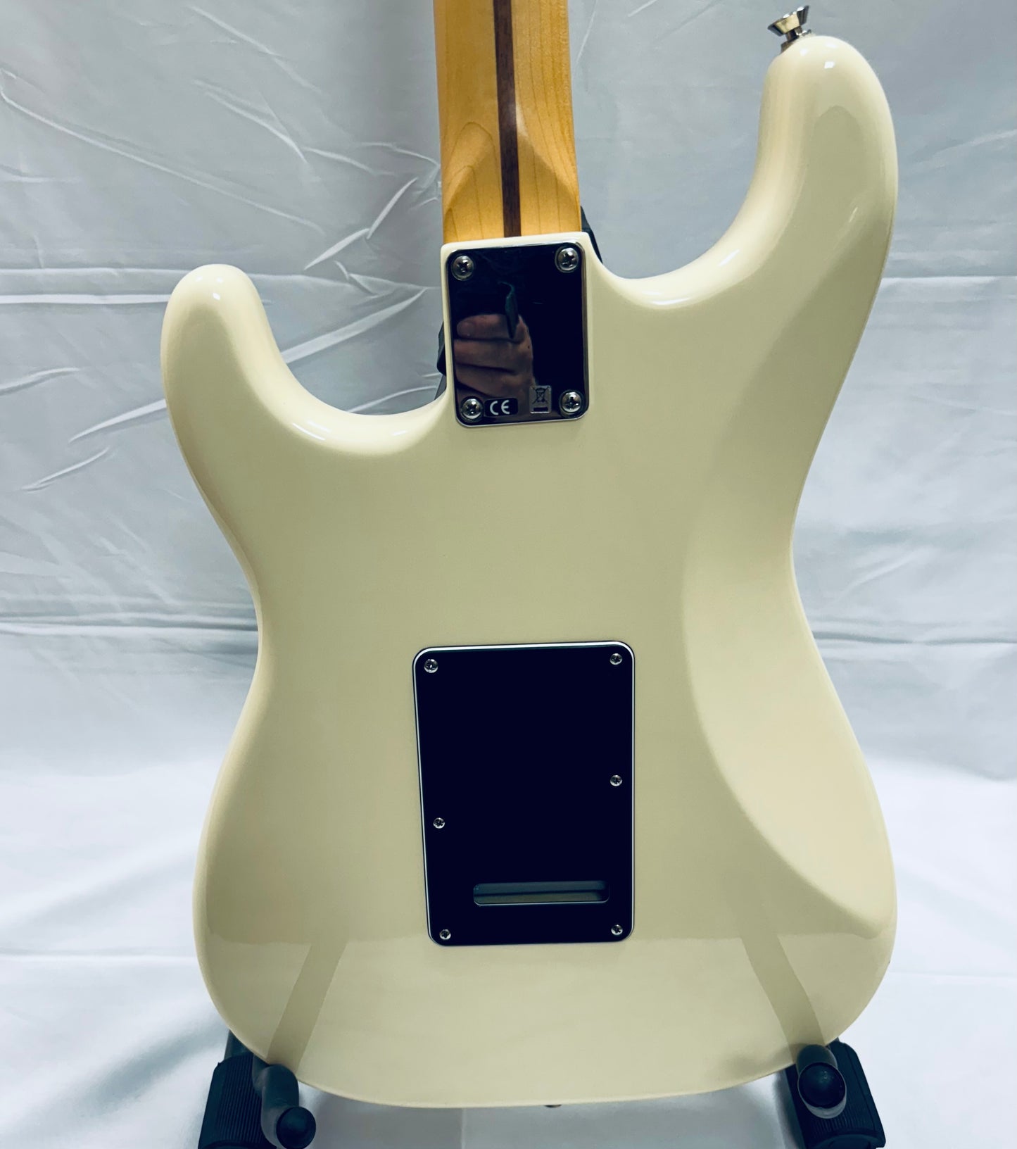 Pre-Owned Fender American Stratocaster Permofrmer HSS Vintage White - USA