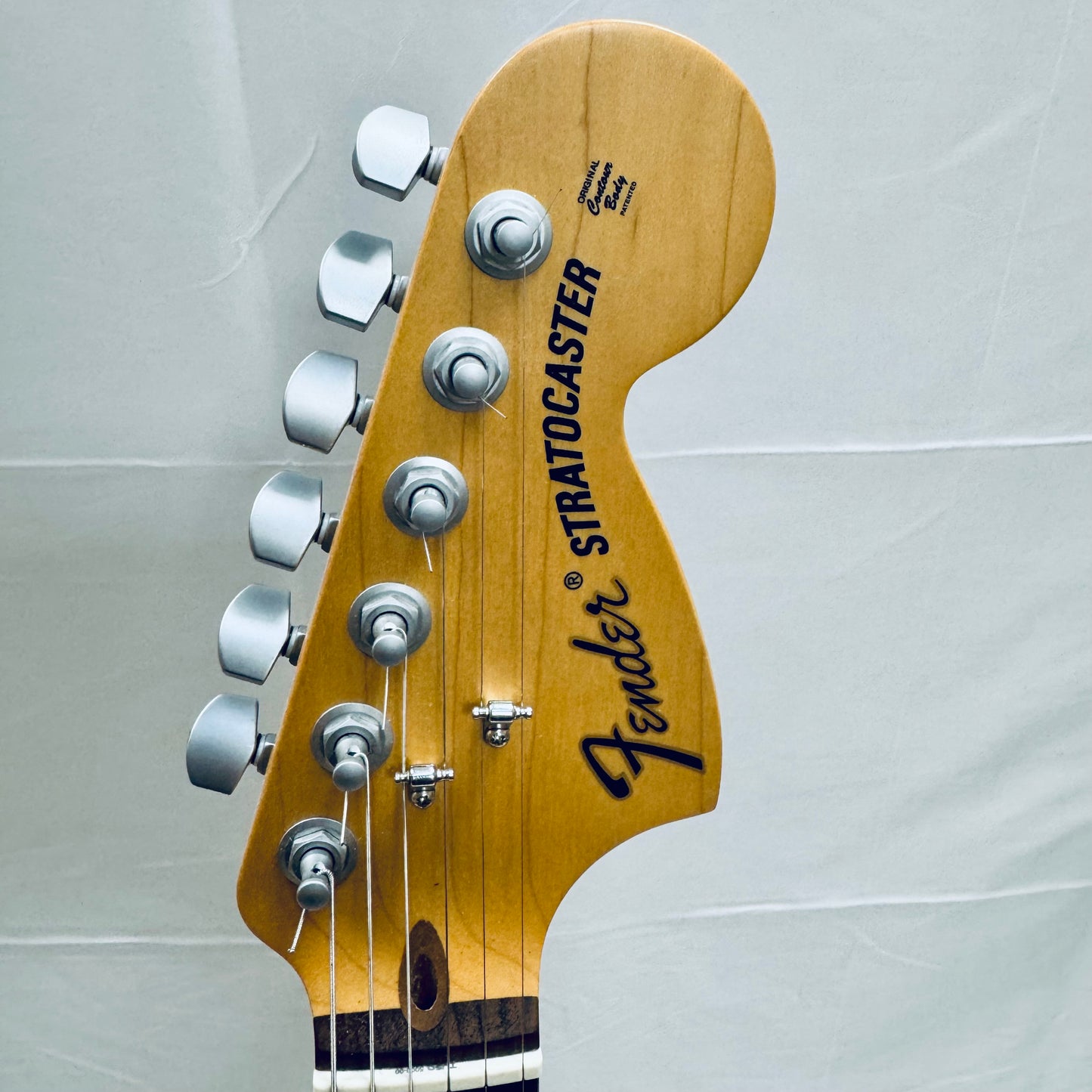 Pre-Owned Fender American Stratocaster Permofrmer HSS Vintage White - USA