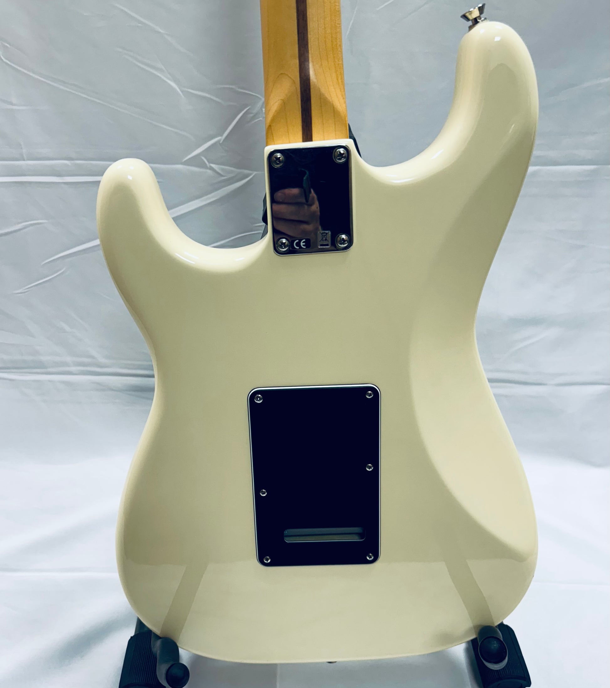 Pre-Owned Fender American Stratocaster Permofrmer HSS Vintage White - USA
